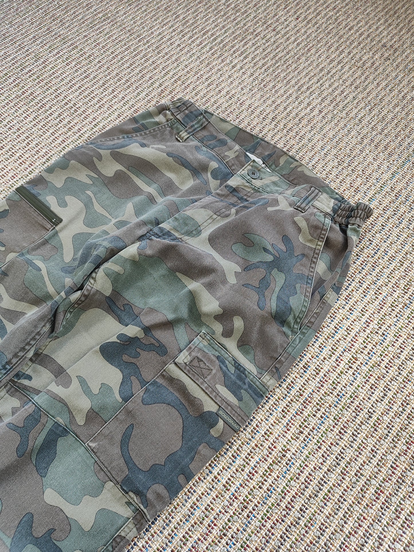 Y2K CAMO CARGO TROUSERS (W32 L31)