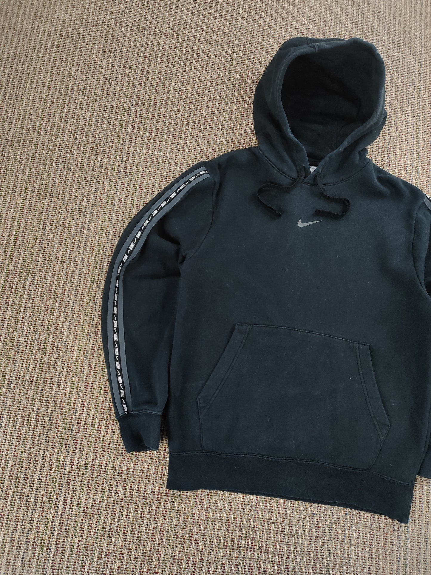 NIKE CENTRE SWOOSH SPELLOUT HOODIE (M)