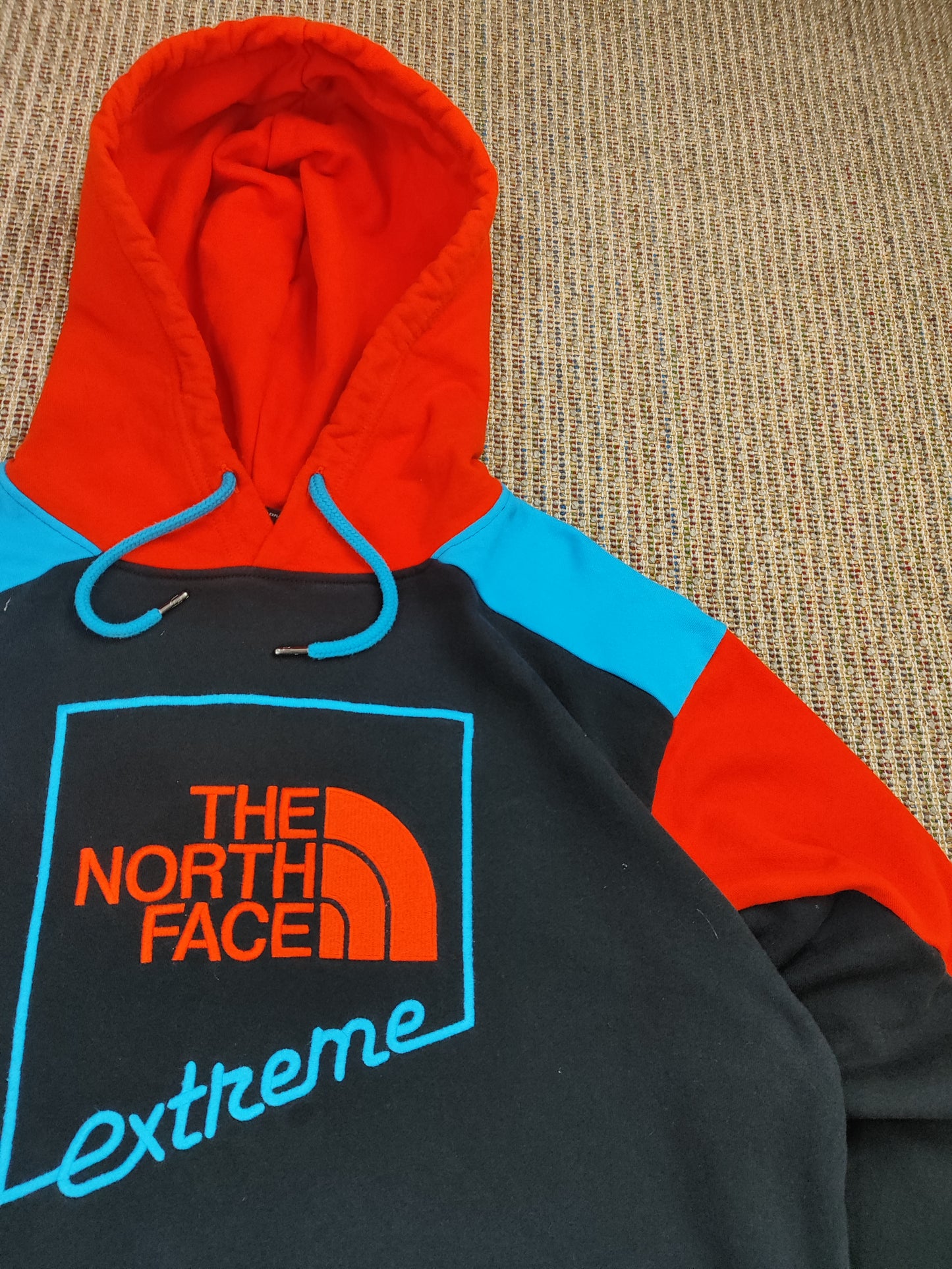 THE NORTH FACE EXTREME HOODIE (L)