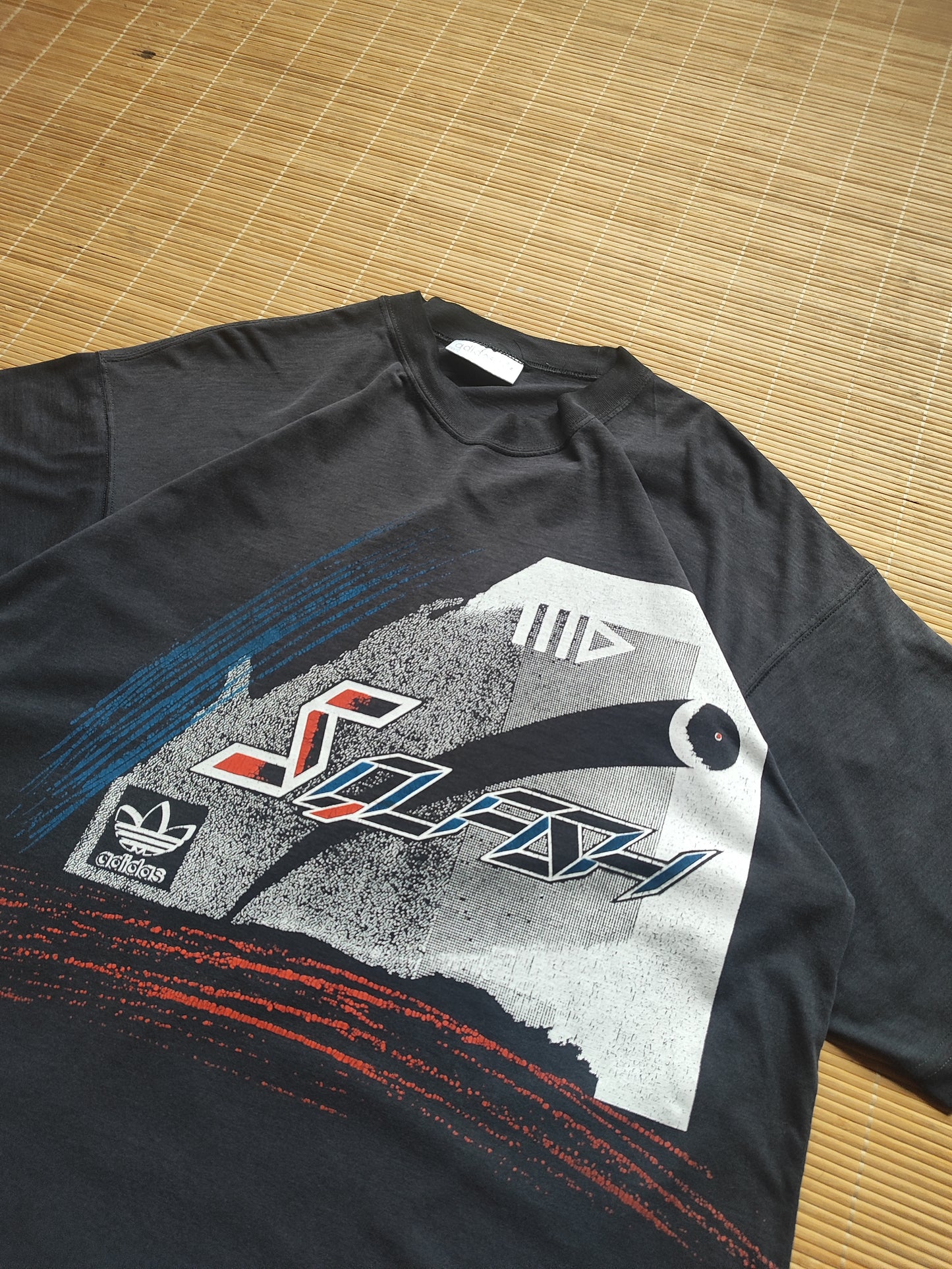 90S ADIDAS GRAPHIC TEE (L)