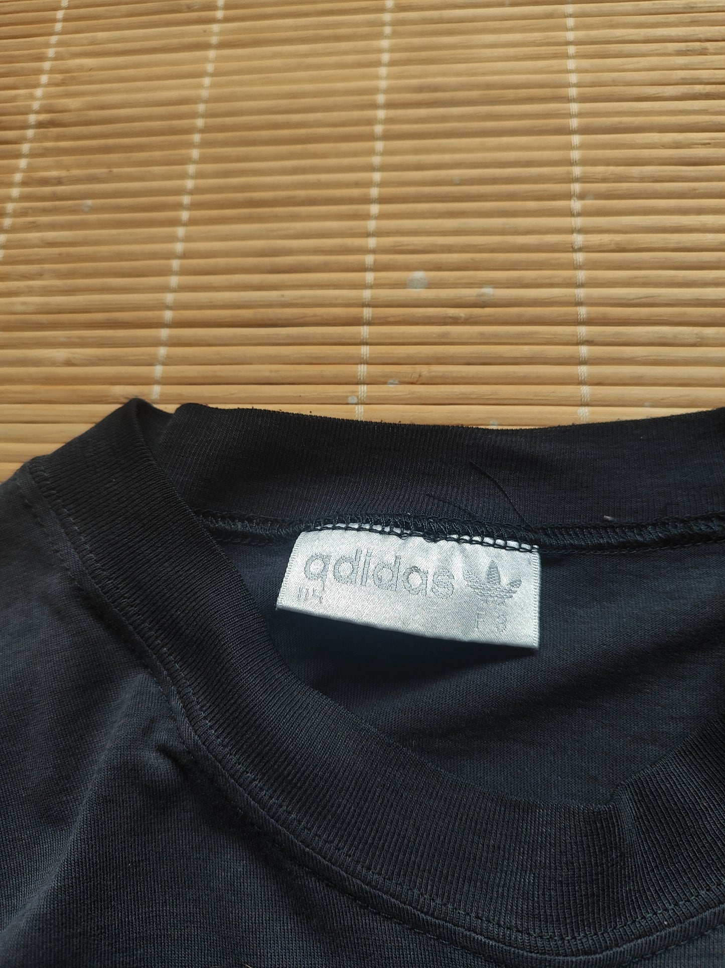 90S ADIDAS GRAPHIC TEE (L)