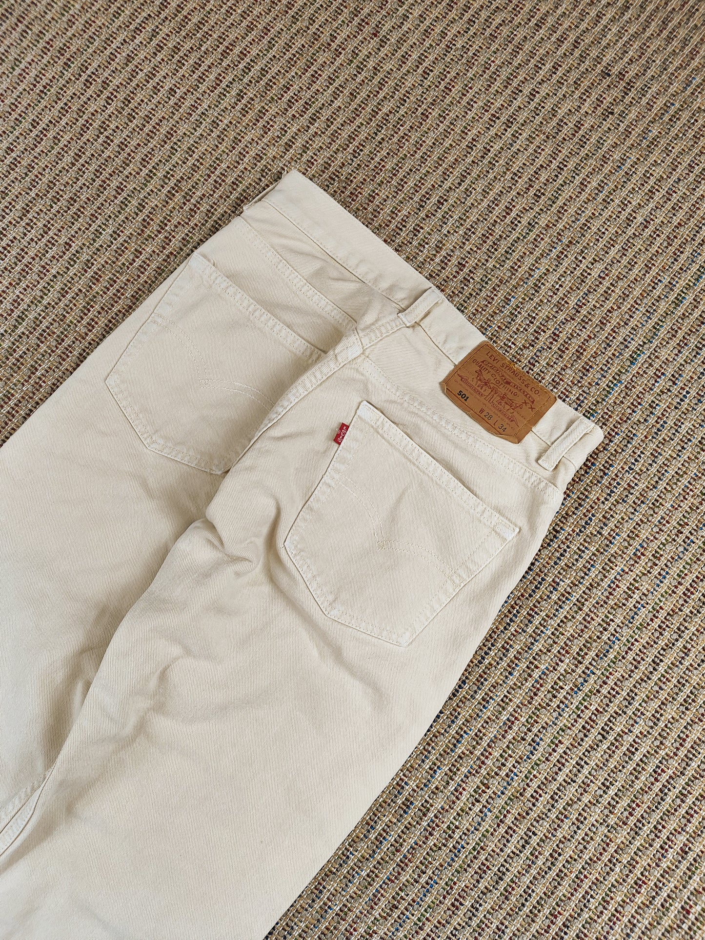 VINTAGE LEVIS 501 JEANS (W28)