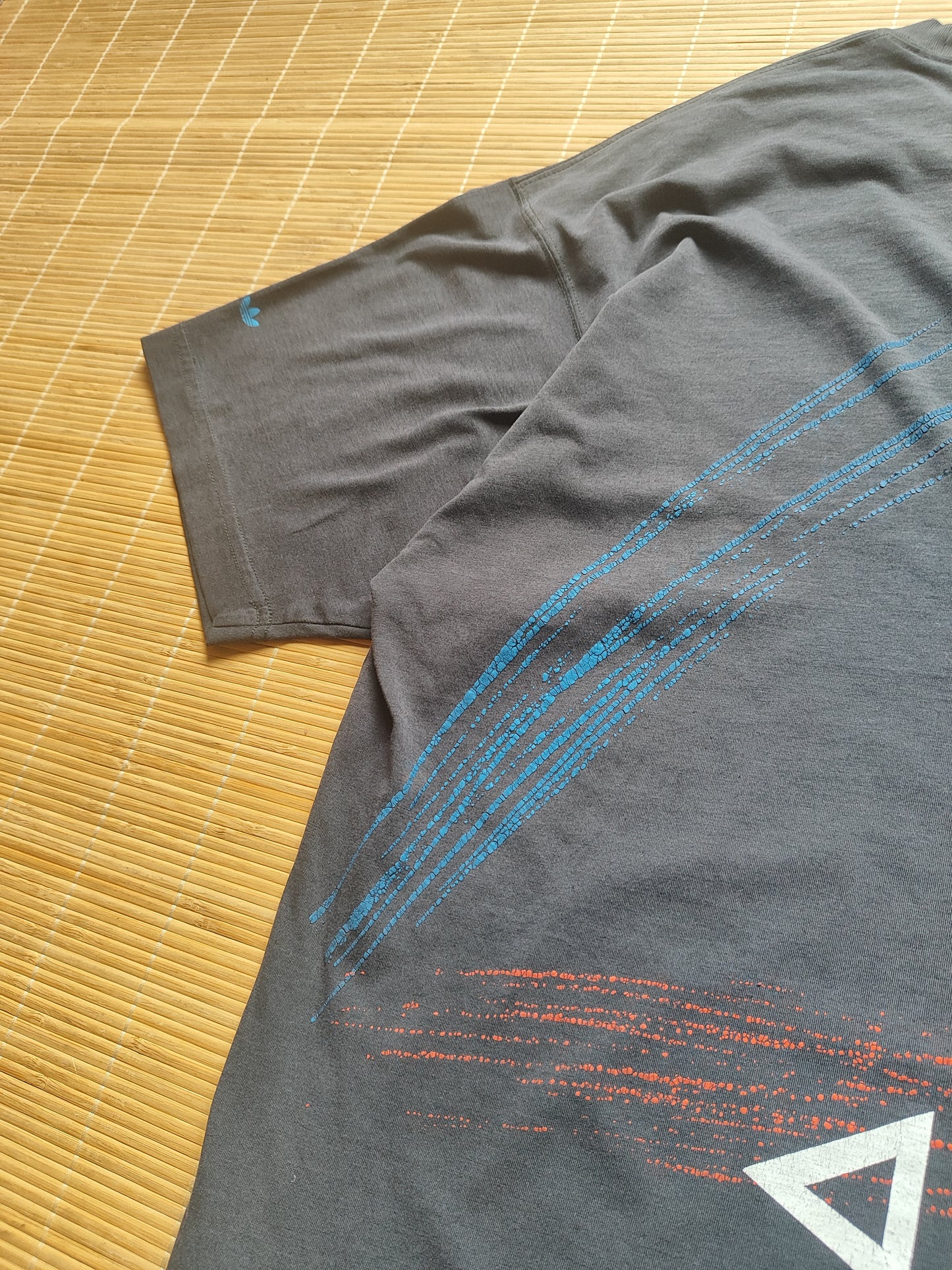 90S ADIDAS GRAPHIC TEE (L)